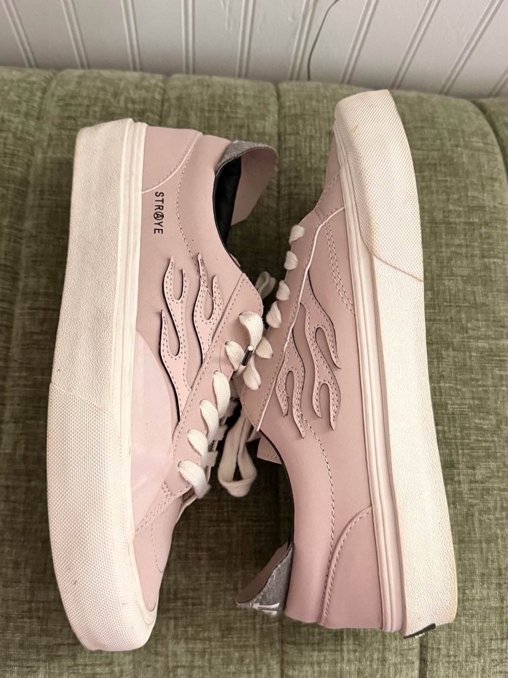 Straye Logan Heat Blush Skate Shoes
